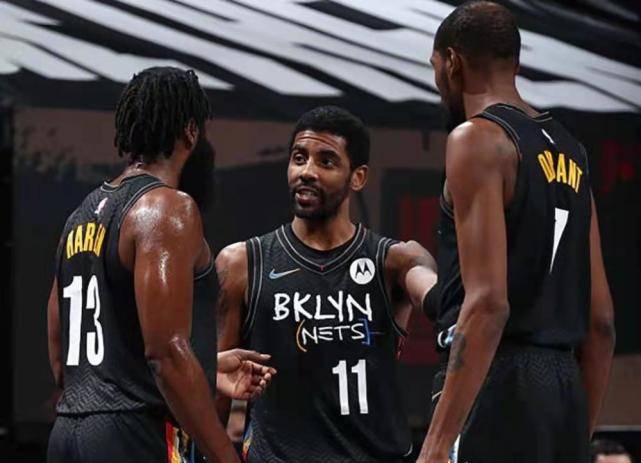 中场背身接 中场背身接